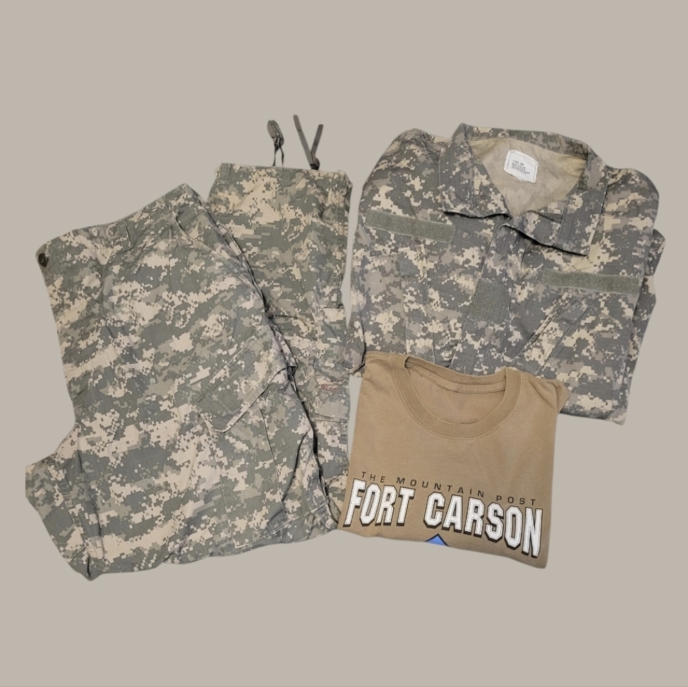 2pc Authentic US Military Issue ACU Digital Camo PANTS and Fort Carson Tee XL